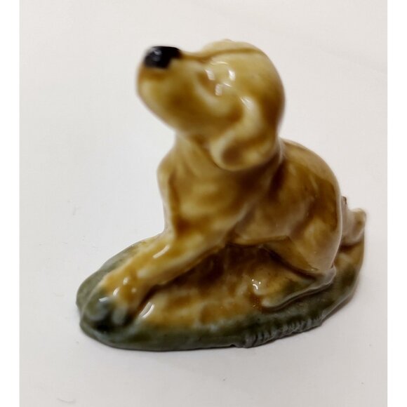 Vintage Wade Whimsies Golden Retriever Puppy Dog Mini Porcelain Figurine - Picture 1 of 3